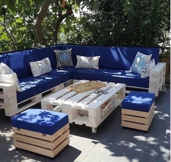 a set of garden furniture with table, bench and stools made from pallets