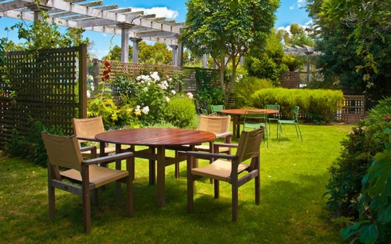 can garden furniture go on grass