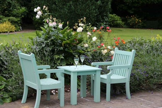 garden furniture that looks like wood