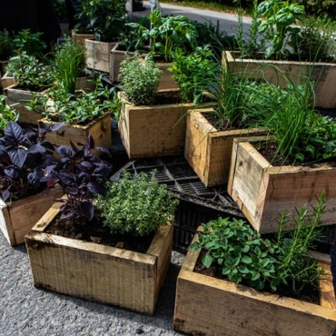 how to build a planter box for herbs
