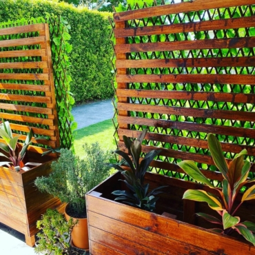 How to Build a DIY Planter Box With a Privacy Screen Attached 5