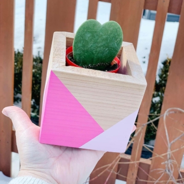 make a wooden flower pot