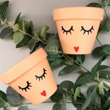painting terracotta flower pots