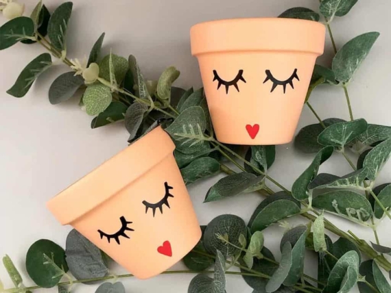 painting terracotta flower pots