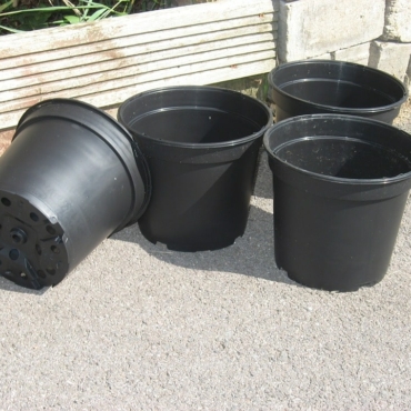 plastic pot drainage hole