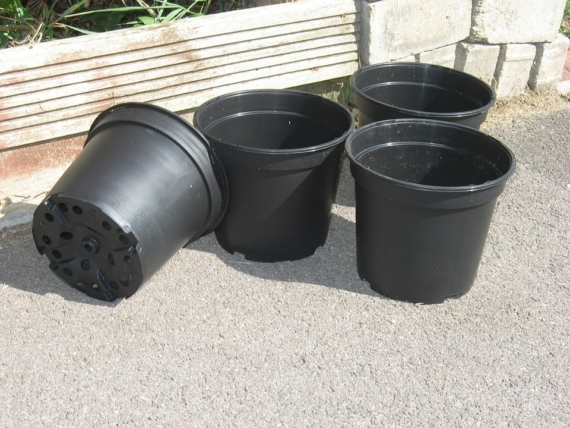 plastic pot drainage hole