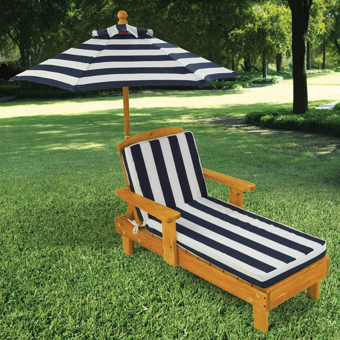 Kidcraft chaise lounge with umbrella - £135 - Amazon